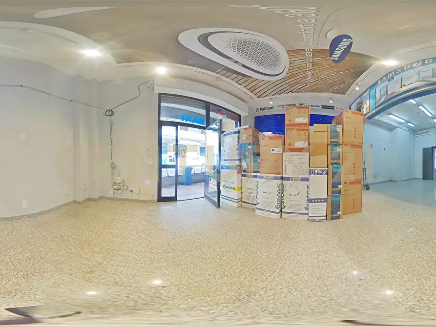 Immagine 37 di Locale commerciale in vendita  in Via Firenze 205 a Aci Castello