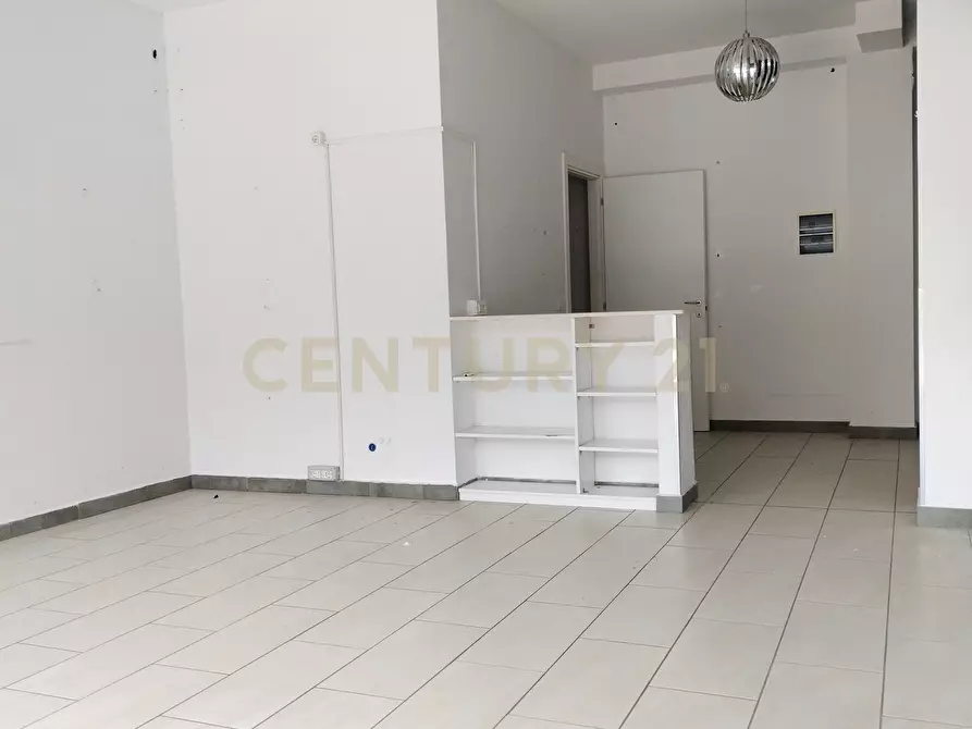 Immagine 24 di Locale commerciale in vendita  in Piazza Primo Wongher 17 a Monte Argentario