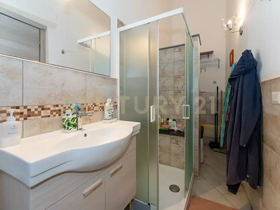 Immagine 9 di Bilocale in vendita  in via adelia 98 a Catania