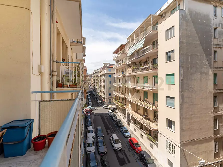 Immagine 42 di Quadrilocale in vendita  in Via Genova 64 a Catania