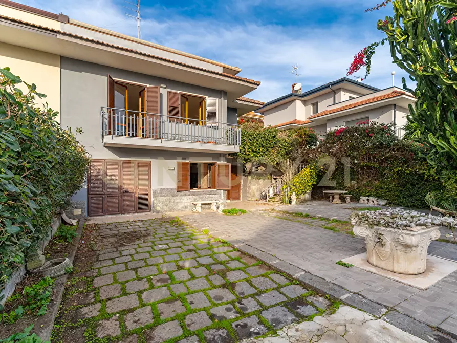 Immagine 9 di Casa bifamiliare in vendita  in Via Sebastiano Grasso 14 a Aci Catena