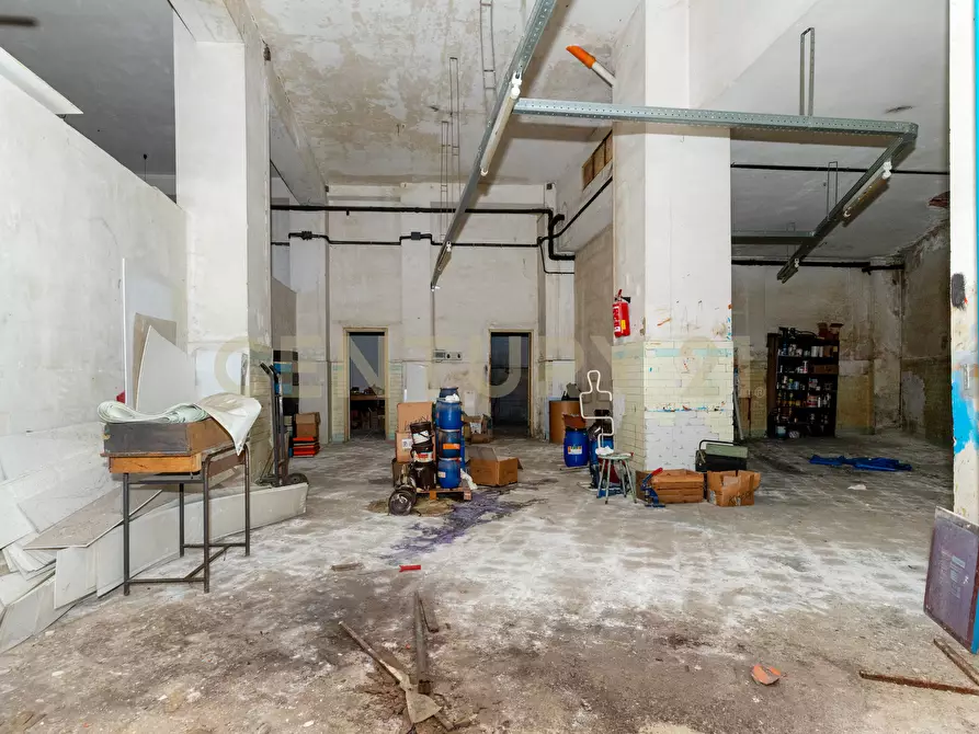 Immagine 37 di Locale commerciale in vendita  in Viale Mario Rapisardi 186 a Catania