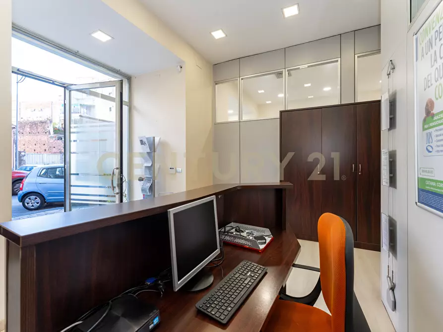 Immagine 9 di Locale commerciale in vendita  in Corso delle Province 23 a Catania