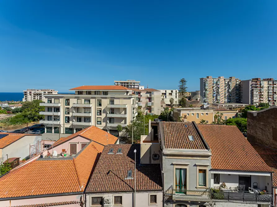 Immagine 35 di Pentalocale in vendita  in Via Messina 523 a Catania