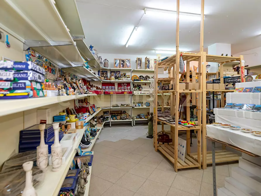 Immagine 23 di Locale commerciale in vendita  in Via Antonio Gramsci 3434 a Fiumefreddo Di Sicilia