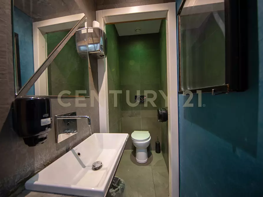 Immagine 19 di Appartamento in vendita  in Piazza di Ponte Lungo 1 a Roma