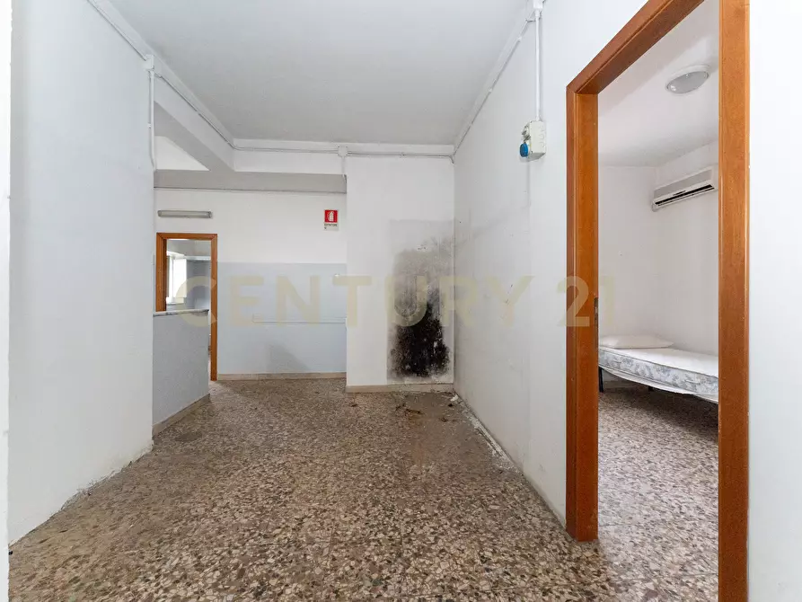 Immagine 18 di Locale commerciale in affitto  in Via Catira 2 a San Gregorio Di Catania