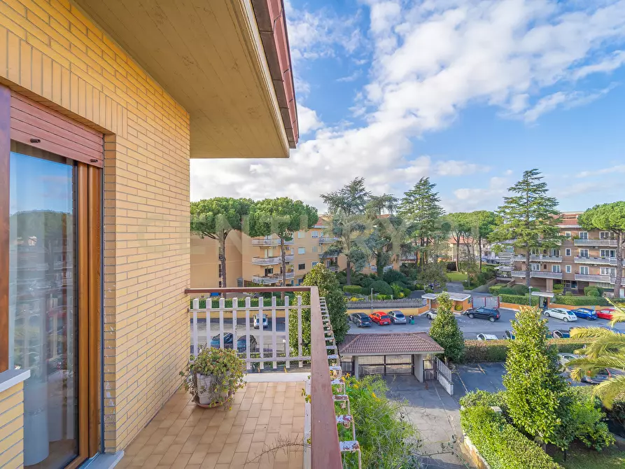 Immagine 32 di Attico in vendita  in Via di Torre Morena 100 a Roma