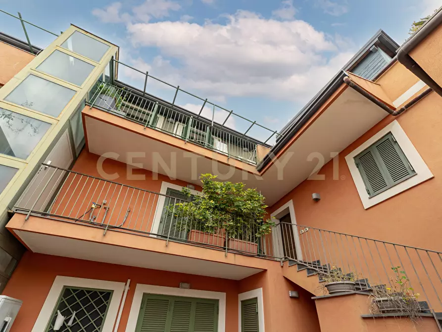 Immagine 23 di Attico in vendita  in Via Maria Gianni 85 a Catania