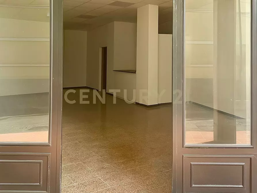 Immagine 12 di Locale commerciale in vendita  in Piazza Vittorio Emanuele a Nicolosi