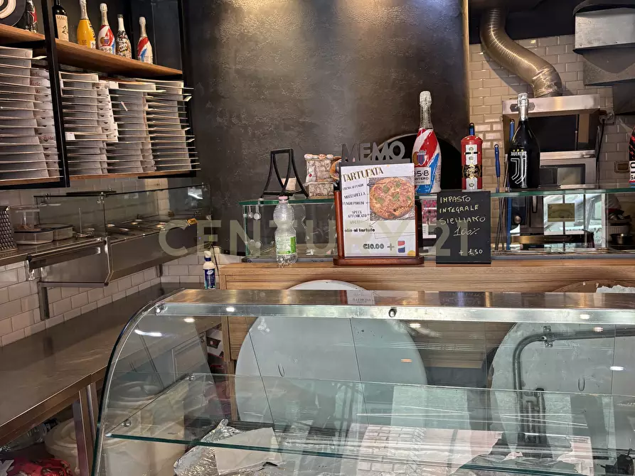 Immagine 3 di Pizzeria / Pub in vendita  in Via Giuseppe Garibaldi 98 a Catania
