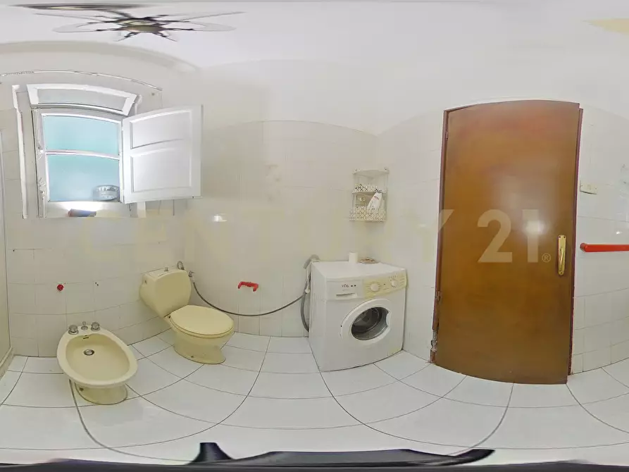 Immagine 35 di Bilocale in vendita  in Via Wrzì 128 a Catania