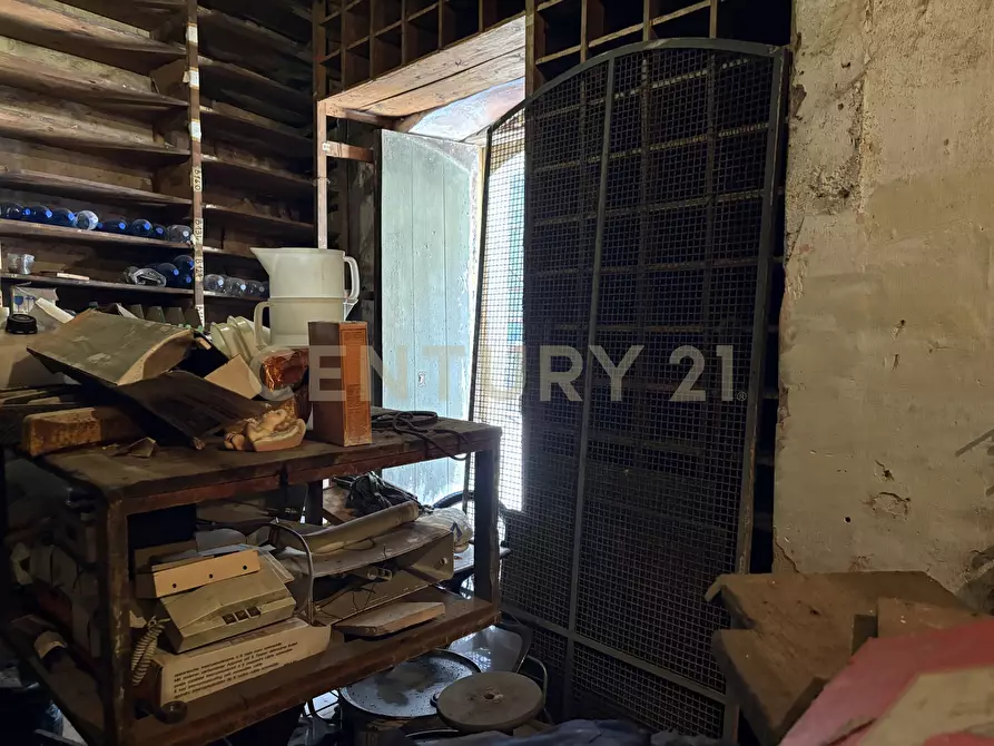 Immagine 29 di Locale commerciale in vendita  in Via 6 Aprile 61 a Catania