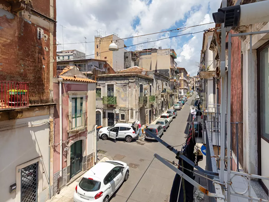 Immagine 45 di Pentalocale in vendita  in Via Recupero 38 a Catania