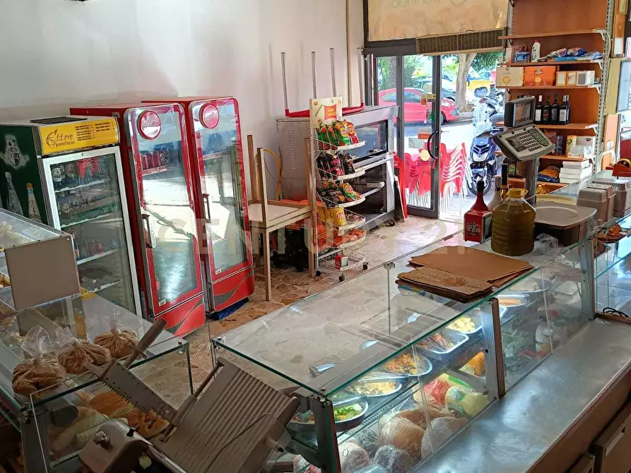 Immagine 5 di Attività commerciale in vendita  in Via Aldebaran 6/8/10 a Catania