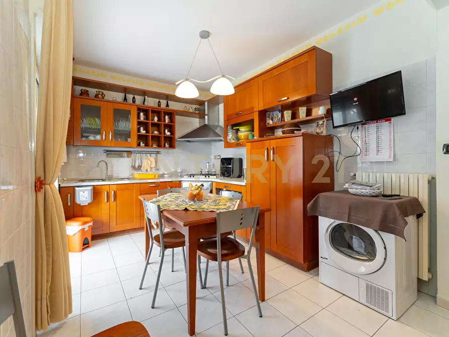 Immagine 11 di Pentalocale in vendita  in Viale Nitta 12A a Catania