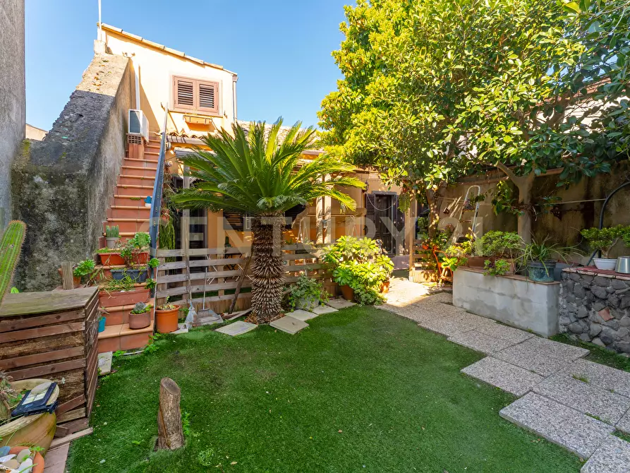 Immagine 34 di Casa indipendente in vendita  in Via Etnea 419 a Tremestieri Etneo