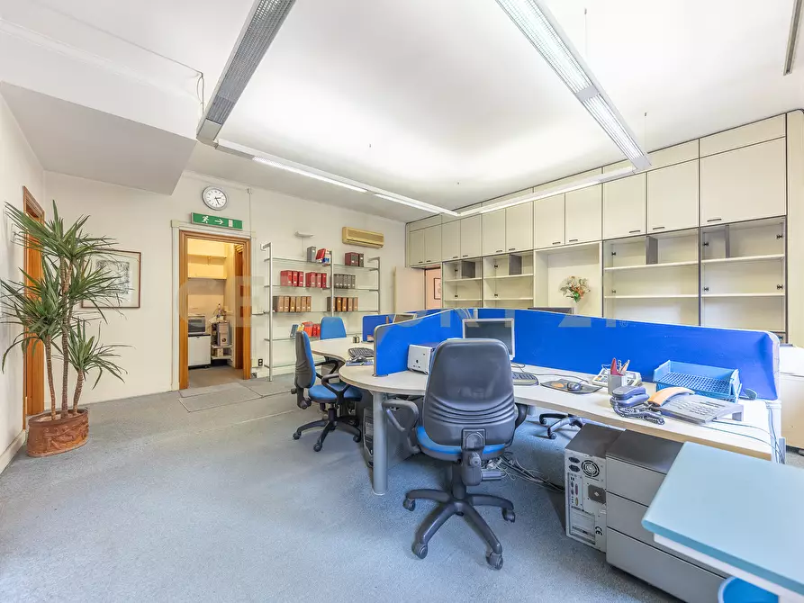 Immagine 30 di Quadrilocale in vendita  in Via Leon Pancaldo 26 a Roma