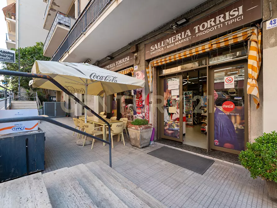 Immagine 34 di Locale commerciale in vendita  in Via Caronda 440 a Catania