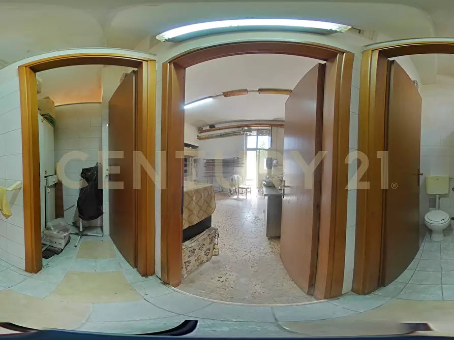 Immagine 29 di Locale commerciale in vendita  in Via Ulivi 87 a San Gregorio Di Catania