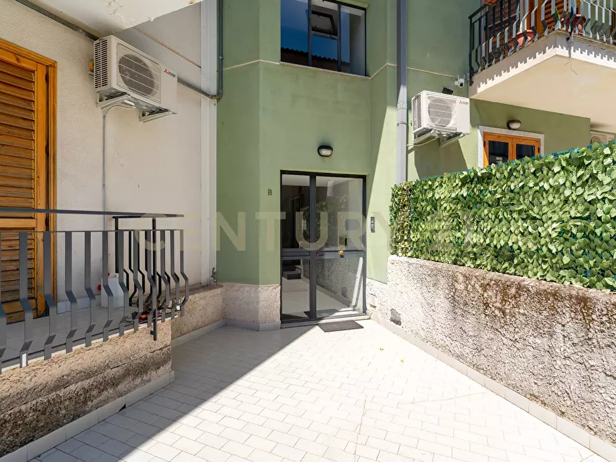 Immagine 29 di Trilocale in vendita  in Via Guglielmo Marconi 107 a Pedara
