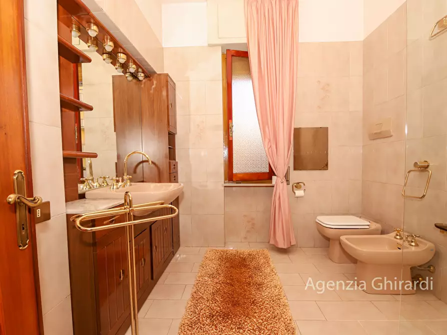 Immagine 10 di Trilocale in vendita  in Via Briscata 7 a Genova