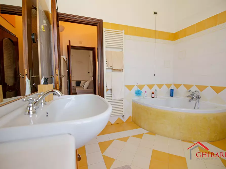 Immagine 21 di Quadrilocale in vendita  in Via Domenico Oliva 7 a Genova