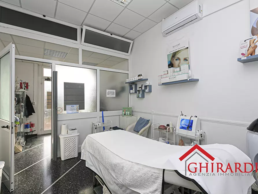Immagine 10 di Attività commerciale in vendita  in VIA G. CALDESI 43R a Genova