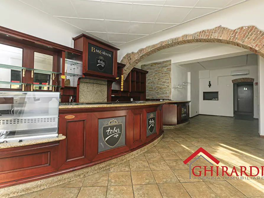 Immagine 4 di Locale commerciale in affitto  in Piazza Francesco Baracca 34r a Genova