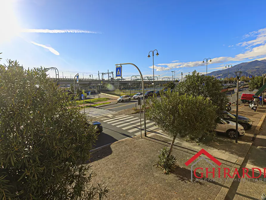 Immagine 42 di Showroom in affitto  in VIA PRA' 5 a Genova