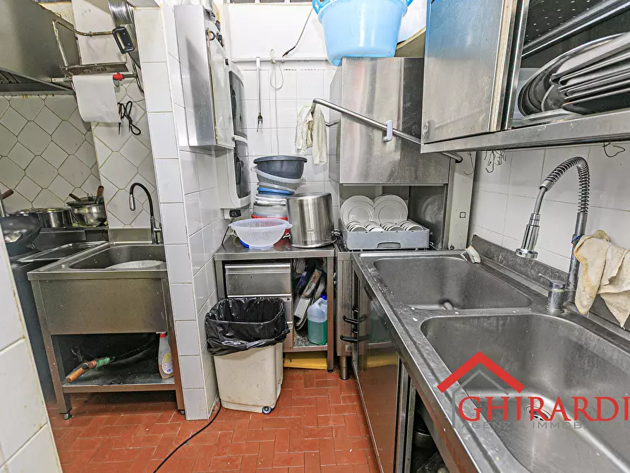 Immagine 21 di Locale commerciale in vendita  in VIA SALUCCI 13-15R a Genova