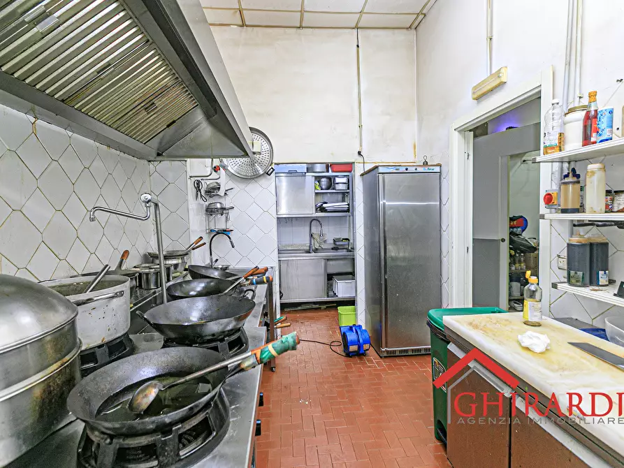 Immagine 19 di Locale commerciale in vendita  in VIA SALUCCI 13-15R a Genova