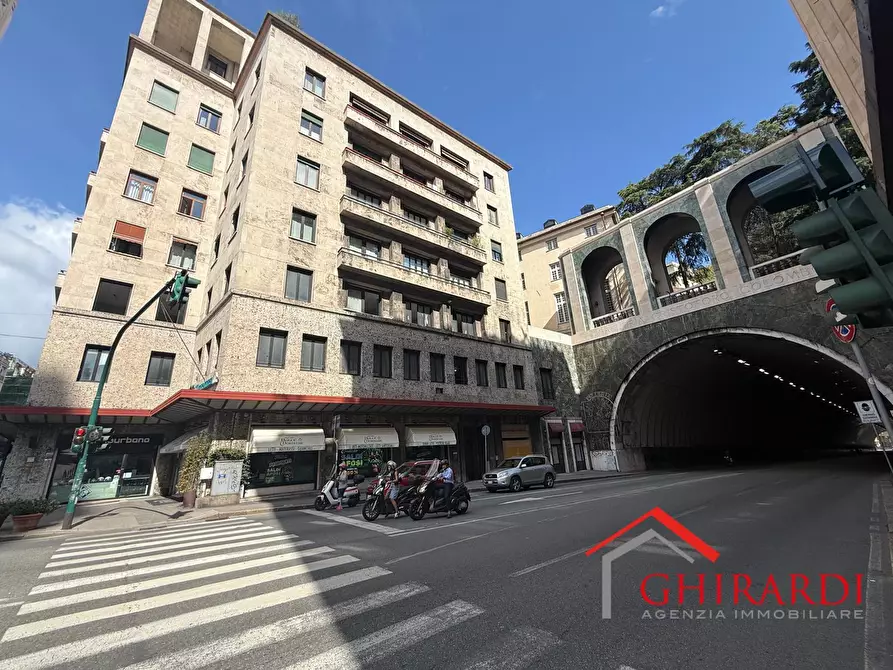 Immagine 15 di Ufficio in vendita  in Piazza Dante 10 a Genova