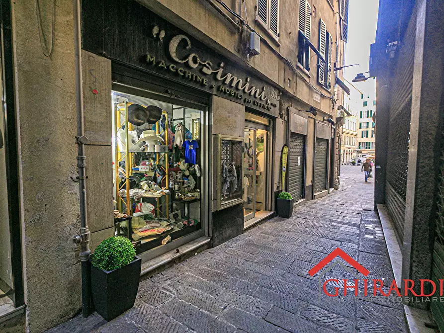 Immagine 34 di Attività commerciale in vendita  in VICO CAMPETTO 3/5 R a Genova