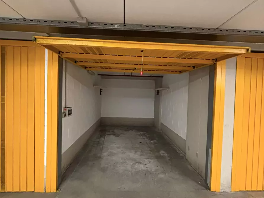 Immagine 12 di Garage in vendita  in Via Emanuele Ferro a Genova