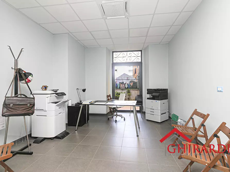 Immagine 3 di Magazzino in vendita  in Via Vado a Genova