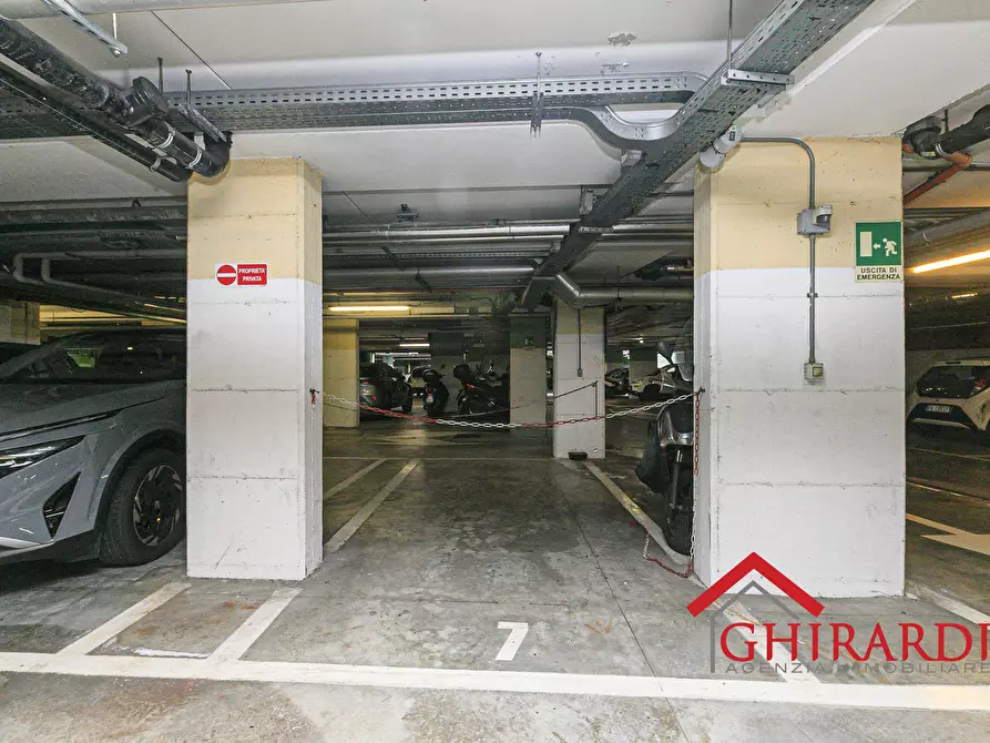Immagine 18 di Garage in vendita  in Via Bombrini a Genova