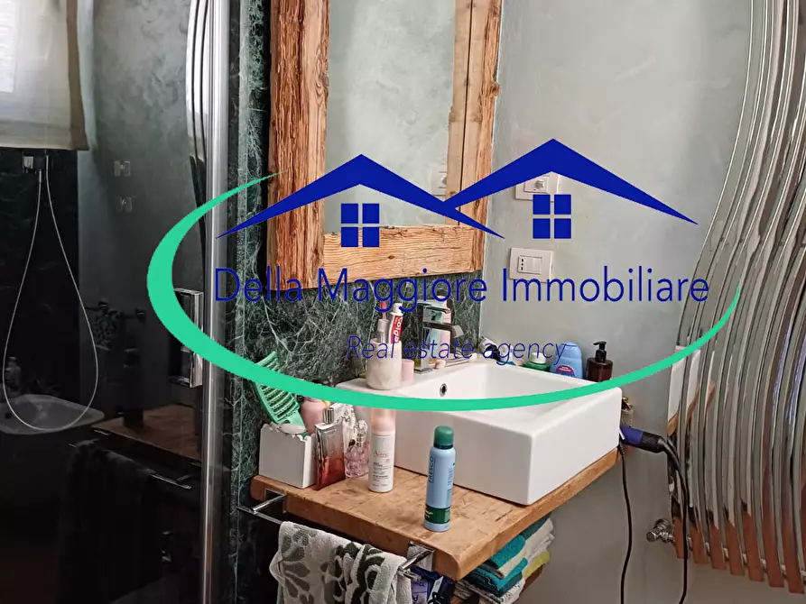 Immagine 21 di Villa in vendita  a Livorno