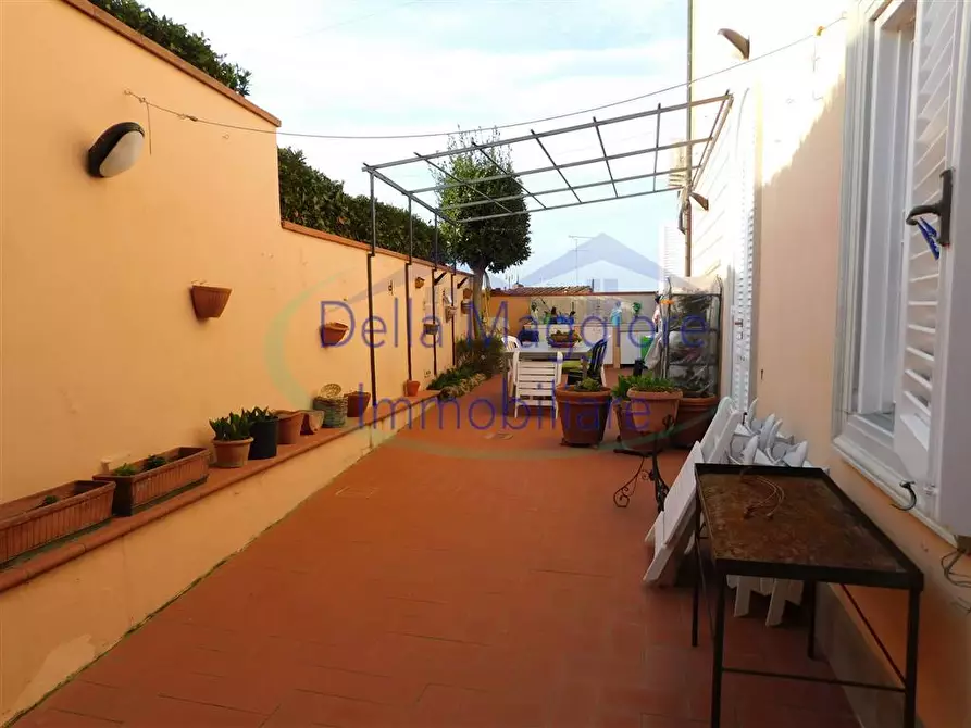 Immagine 2 di Appartamento in vendita  a Livorno