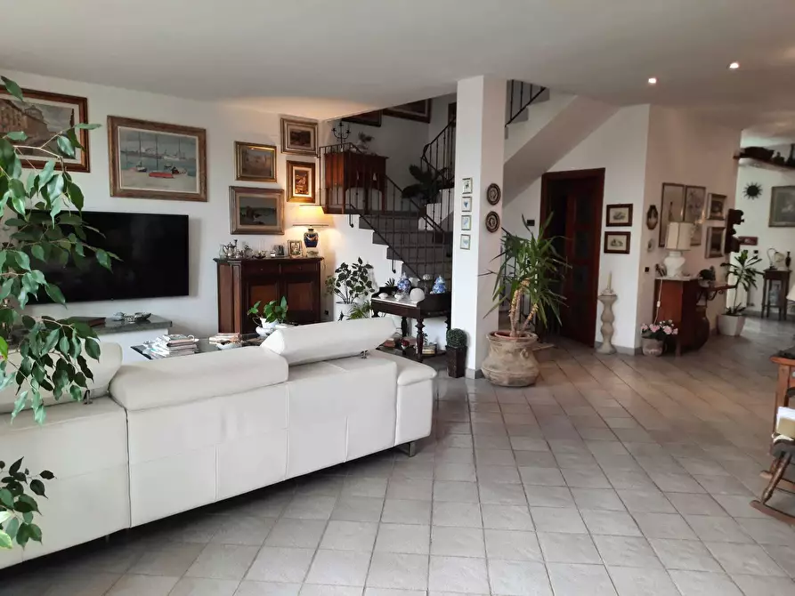 Immagine 7 di Villa in vendita  in via della prugnoliccia a Livorno