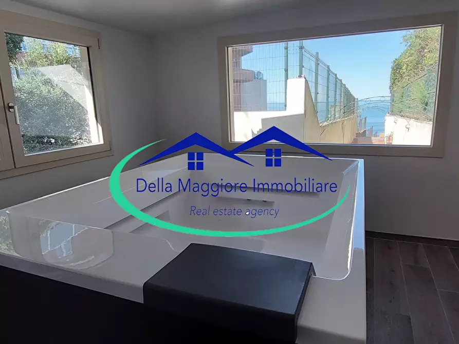 Immagine 35 di Villa in vendita  a Livorno