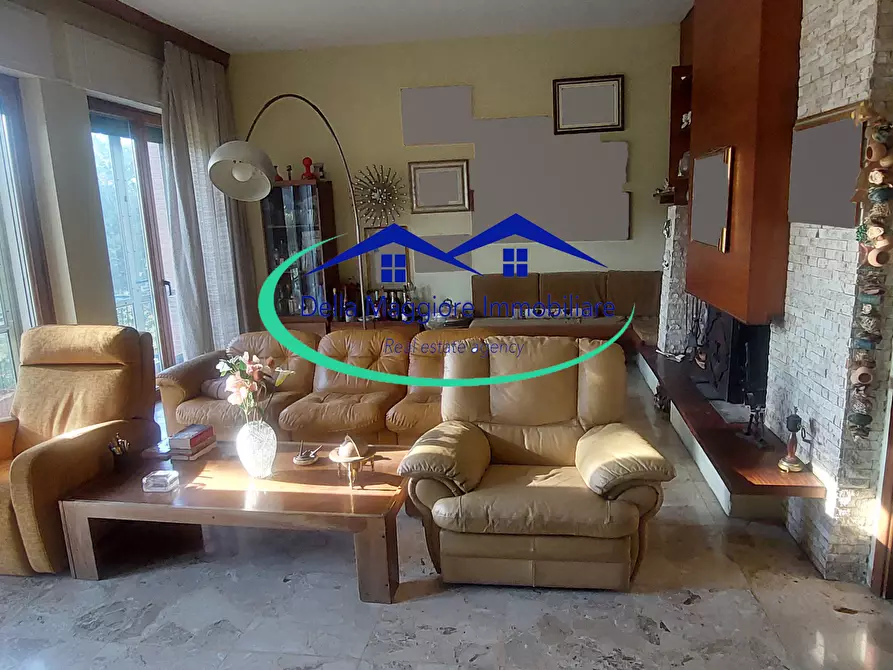 Immagine 2 di Villa in vendita  in via di montenero a Livorno