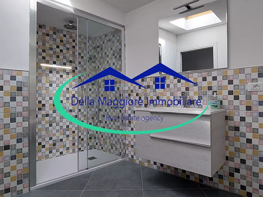 Immagine 38 di Villa in vendita  a Livorno