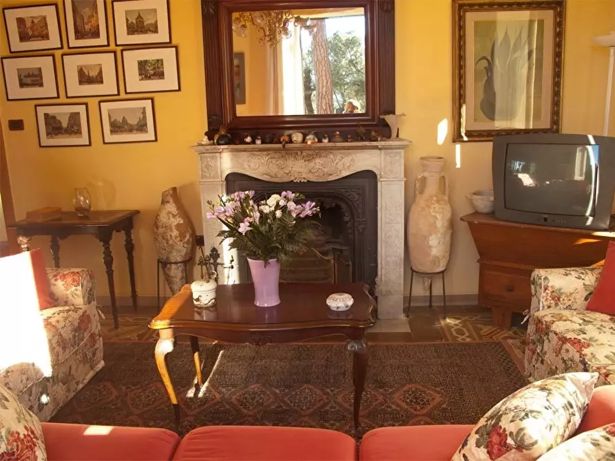 Immagine 12 di Villa in vendita  a Livorno