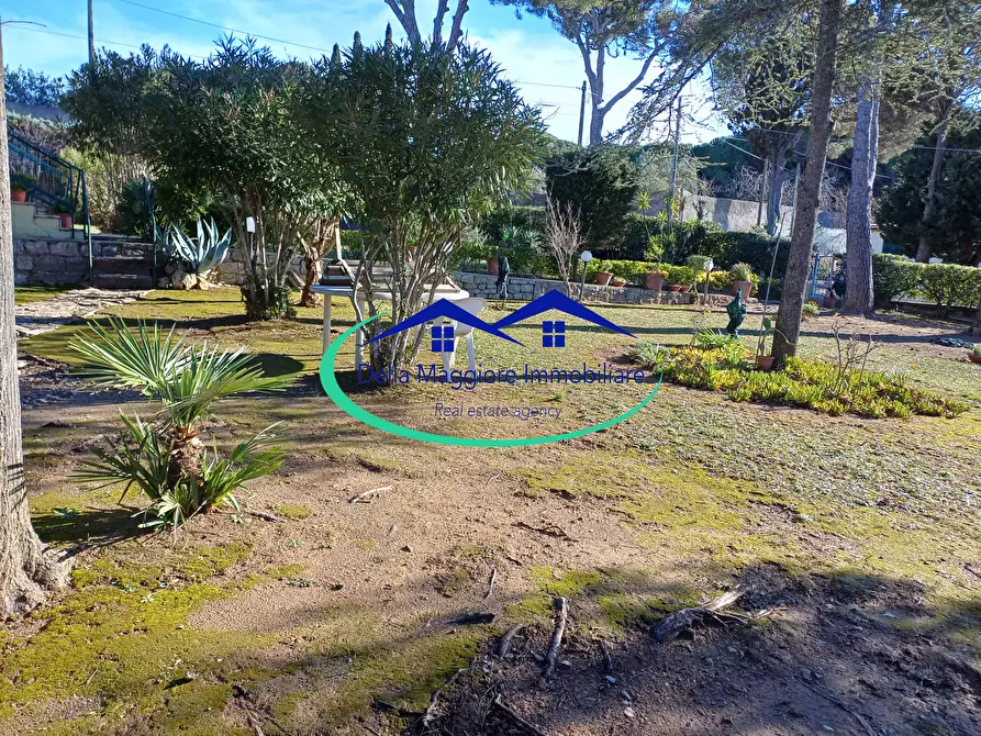 Immagine 34 di Villa in vendita  in via di montenero a Livorno