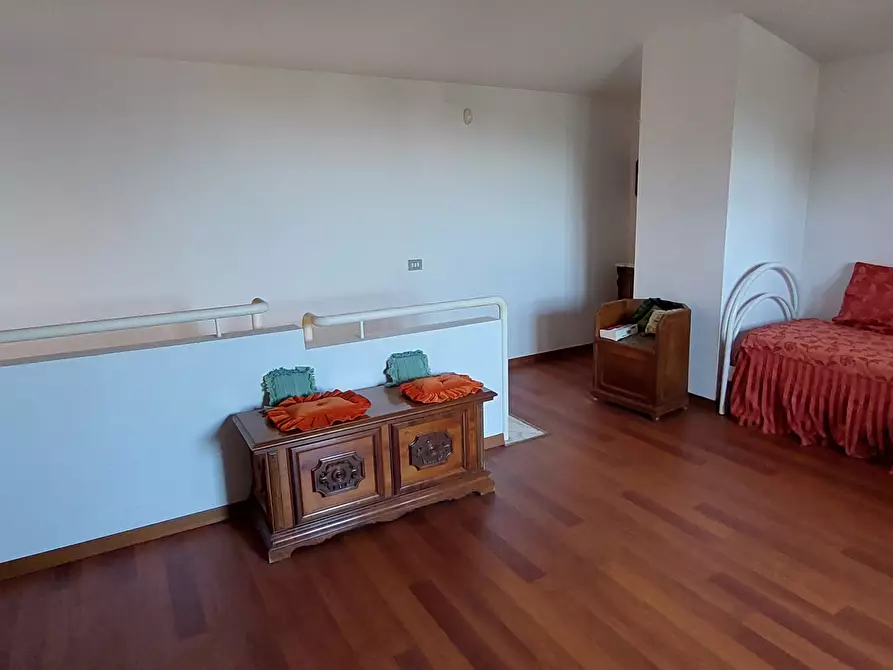 Immagine 25 di Villa in vendita  a Livorno