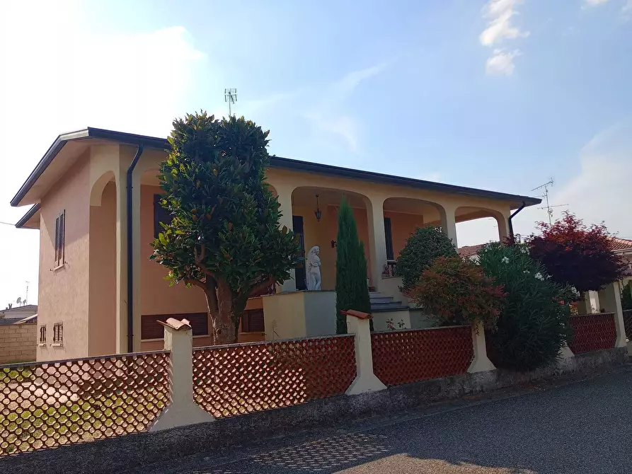 Immagine 2 di Villa in vendita  a Sabbioneta
