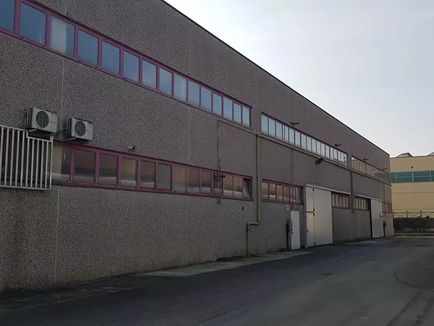 Immagine 4 di Attività artigianale in vendita  a Parma