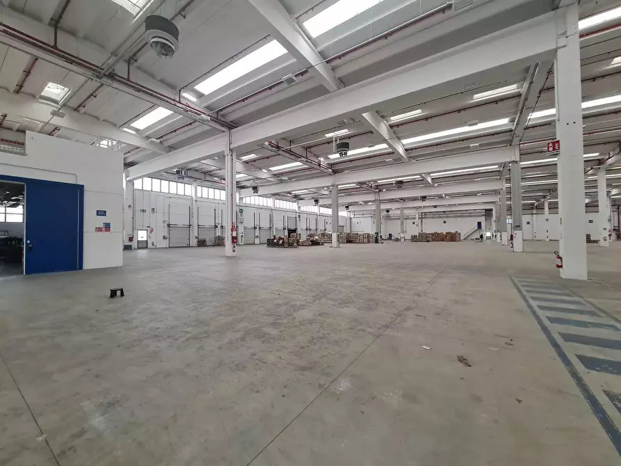 Immagine 2 di Attività artigianale in affitto  a Fontanellato