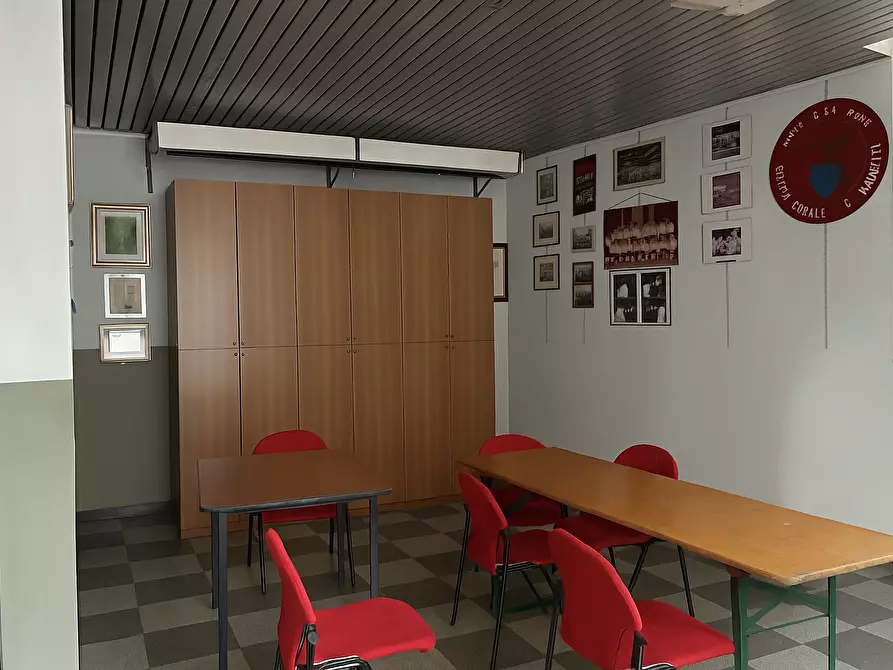 Immagine 10 di Ufficio in vendita  a Parma